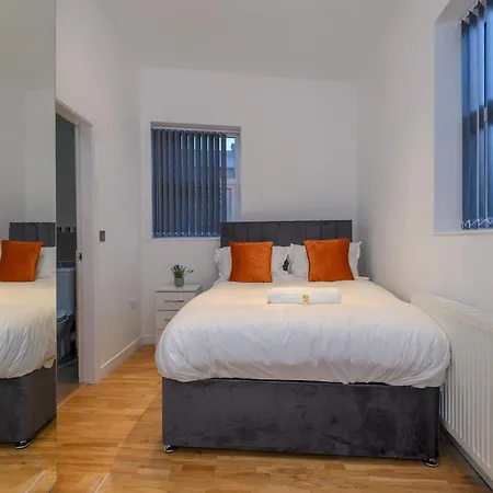 Newly Refurbished Headingley Free Parking - Pass The Keys *