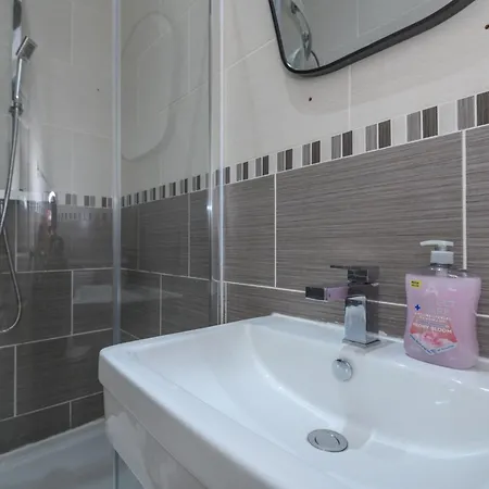 Newly Refurbished Headingley Free Parking - Pass The Keys Διαμέρισμα *