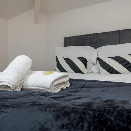 Newly Refurbished Headingley Free Parking - Pass The Keys *