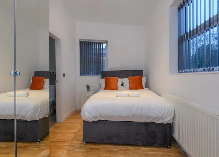 Newly Refurbished Headingley Free Parking - Pass The Keys *