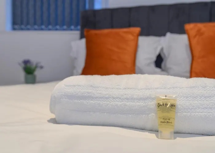 Newly Refurbished Headingley Free Parking - Pass The Keys Апартаменти Лідс