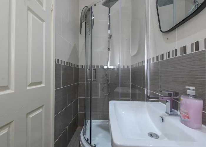 Apartment Newly Refurbished Headingley Free Parking - Pass The Keys *