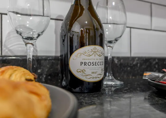 Newly Refurbished Headingley Free Parking - Pass The Keys * Λιντς