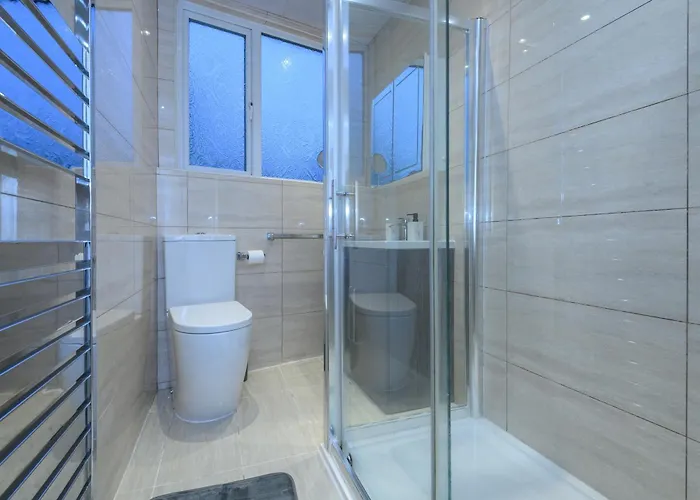 Newly Refurbished Headingley Free Parking - Pass The Keys Апартаменти