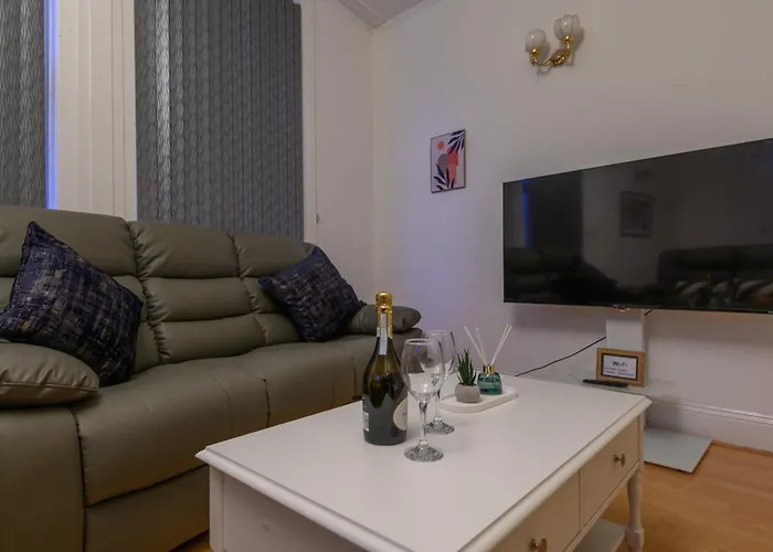 Newly Refurbished Headingley Free Parking - Pass The Keys Apartment