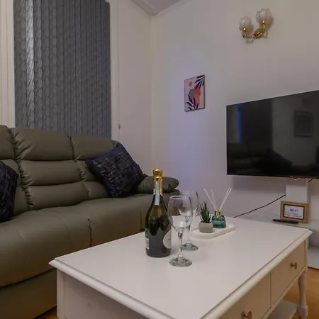 Newly Refurbished Headingley Free Parking - Pass The Keys Apartmán