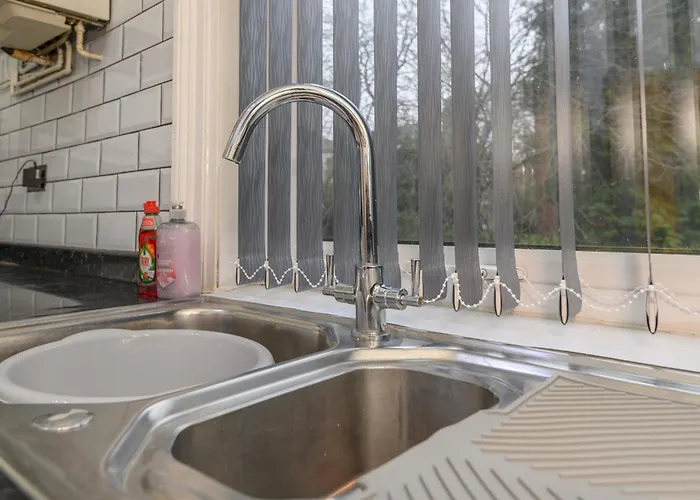 Newly Refurbished Headingley Free Parking - Pass The Keys *